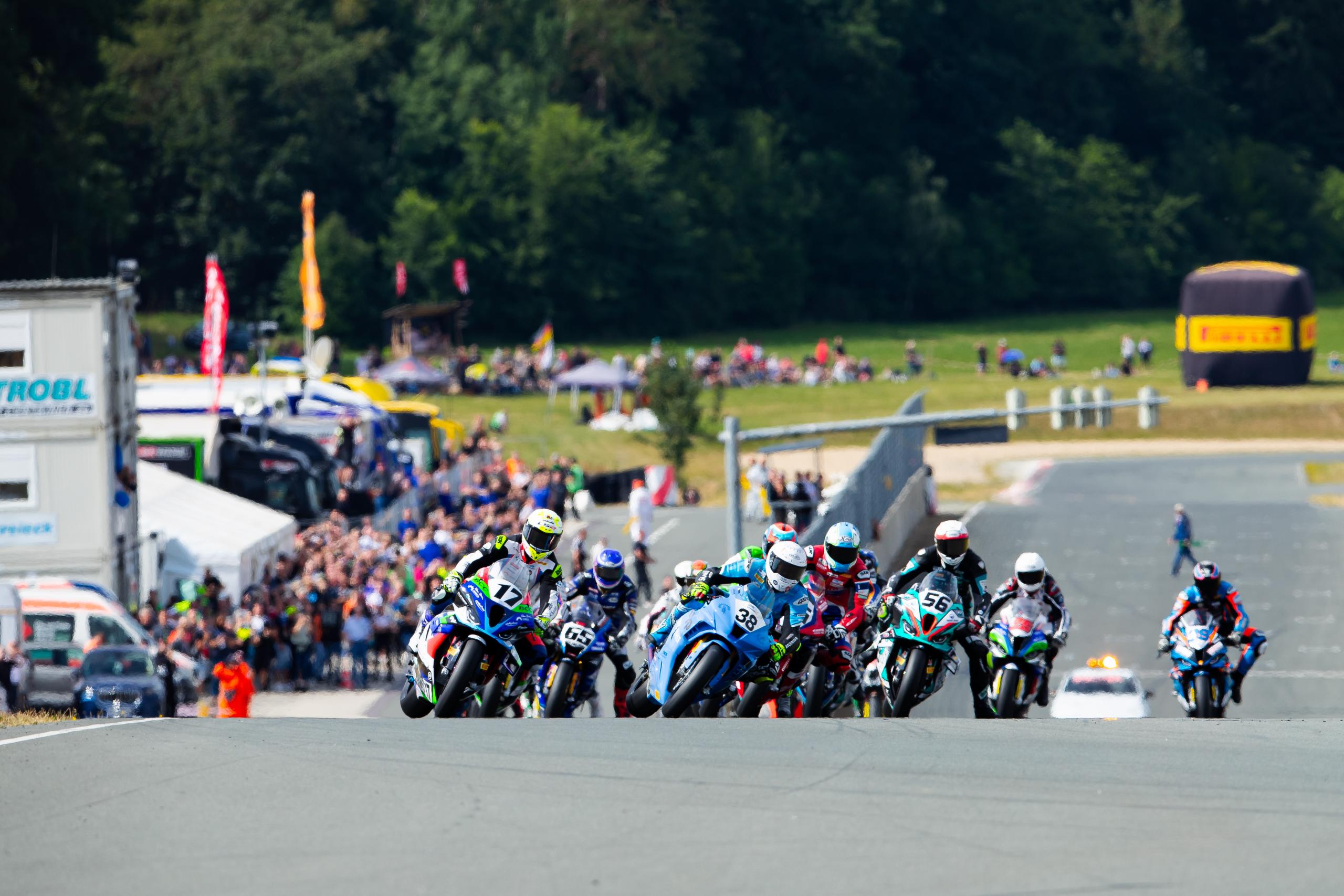 Idm Superbike Alt En Mikhalchik Winnen Spectaculaire Races In Schleiz