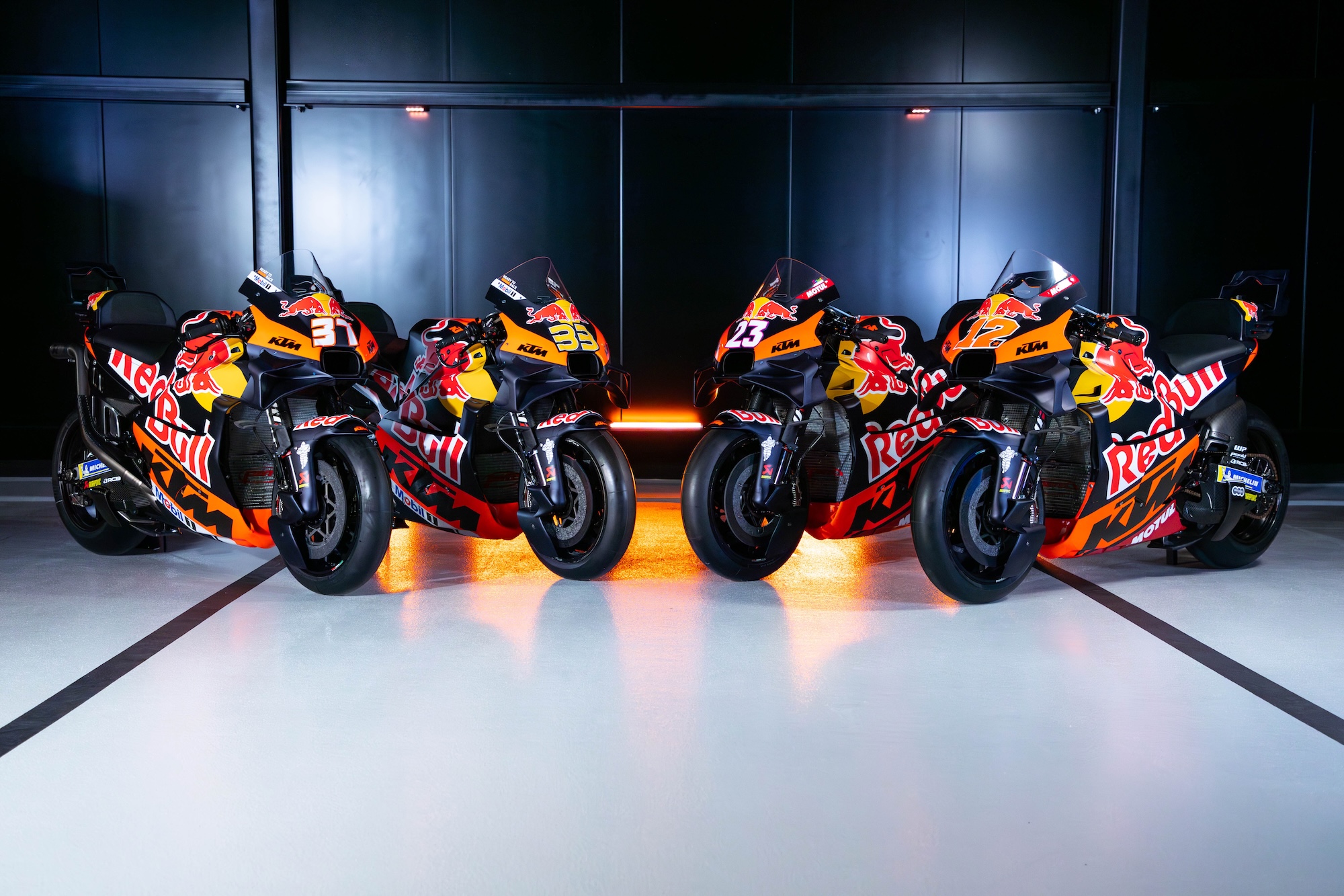 De 2025 Kleurstellingen Van Red Bull KTM Factory Racing En Red Bull KTM