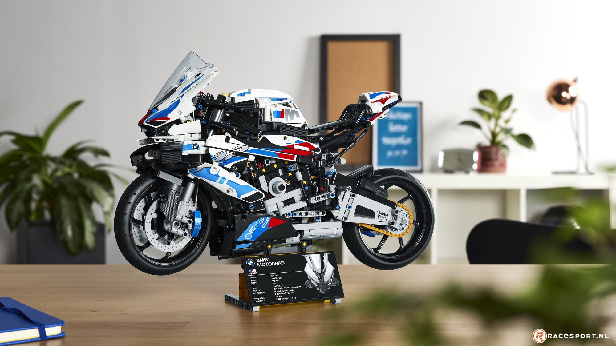 Kinderachtig Ik wil niet Te voet BMW Motorrad presenteert de LEGO Technic BMW M 1000 RR