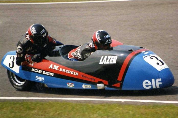 Alain Michel en Simon Birchall tijdens de TT Assen van 1990 | Foto credit: Henk Teerink