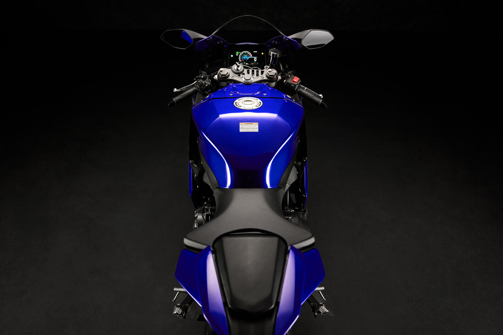 2025_YAM_YZF900R9_EU_DPBMC_DET_003_03_preview