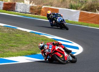 Bo Bendsneyder (11) net voor Glenn van Straalen (28) | foto© Randy van Maasdijk