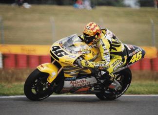 Valentino Rossi - Nastro Azzurro Honda - 2001 | Foto credit: Henk Teerink