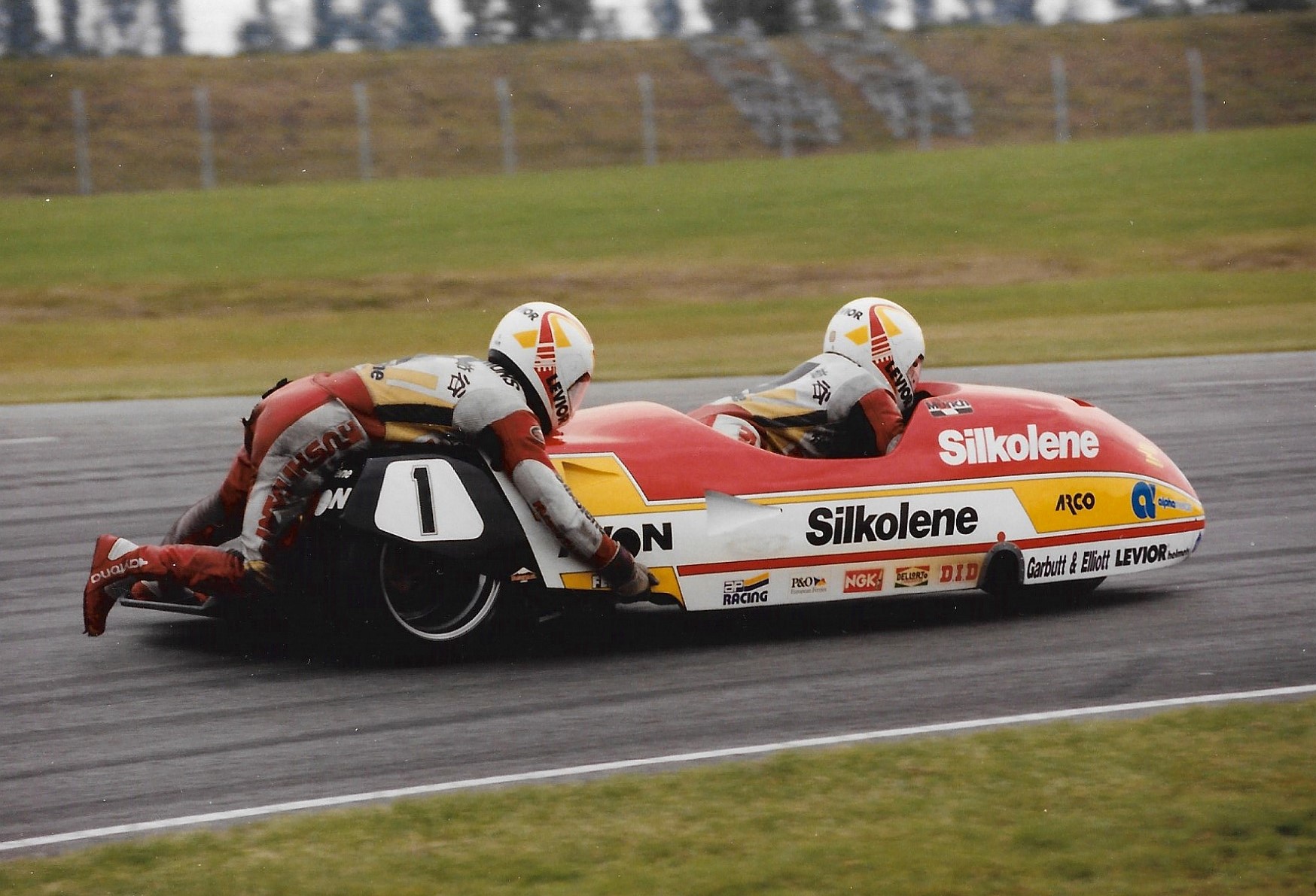 Steve Webster met Gavin Simmons op Assen in 1992 | foto© Henk Teerink