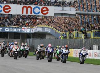 2012: De start van de eerste British Superbike race in Assen | foto© Henk Teerink